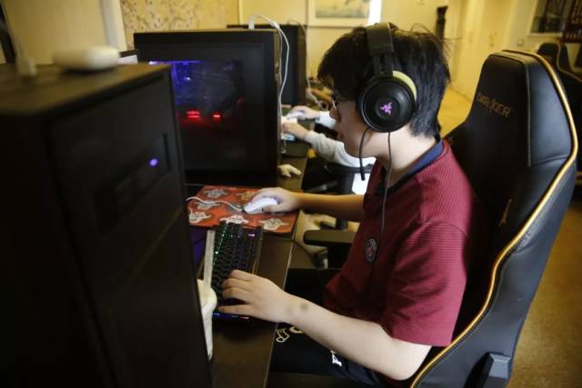 Elk：第四局输掉很可惜，但我们每个人都拉满了 没有谁一定要背锅